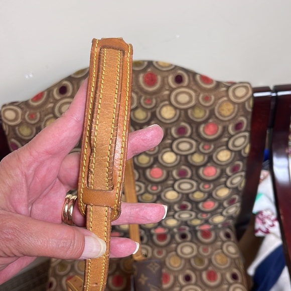 Louis Vuitton St Cloud - Picture 10 of 16